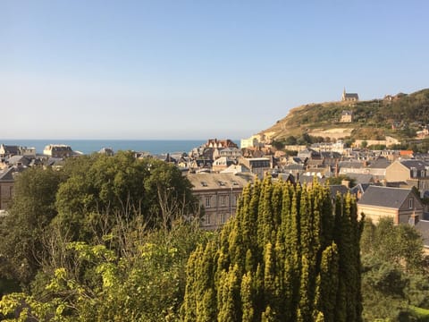 Castel De La Terrasse Bed and Breakfast in Étretat