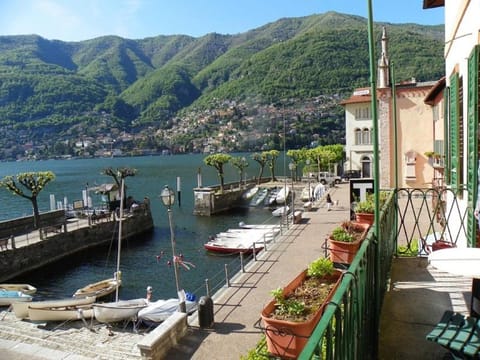 Balcony/Terrace, Lake view