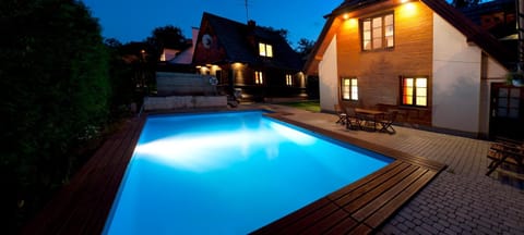 Swimming pool, Swimming pool