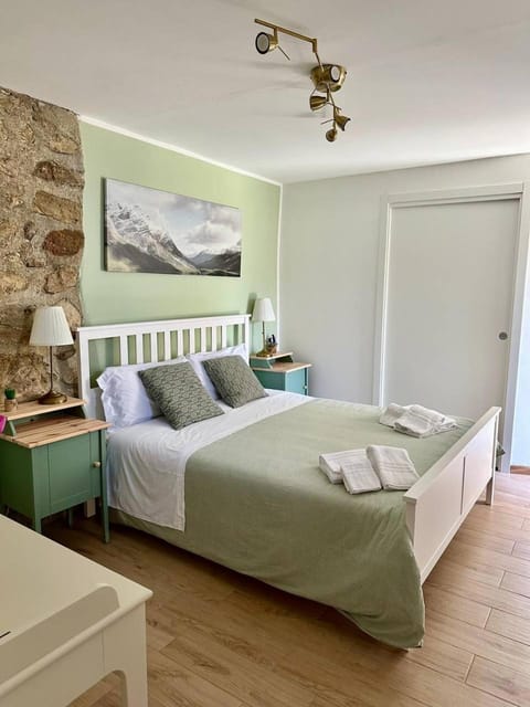Bed, Photo of the whole room, Bedroom, towels, air conditioner