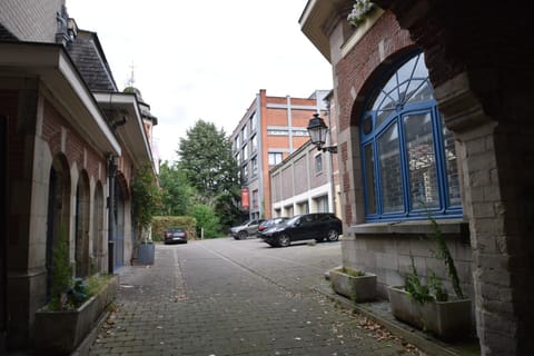 Location, Quiet street view