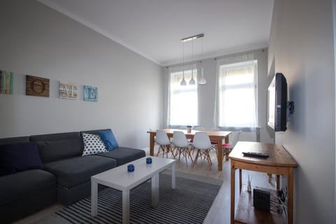 TV and multimedia, Living room, Dining area