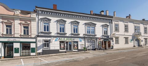 Facade/entrance