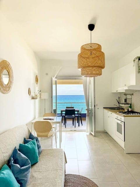 Patio, Photo of the whole room, Dining area, Sea view, kitchen