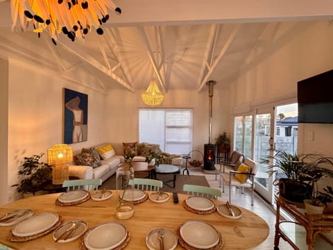 TV and multimedia, Living room, Dining area, fireplace