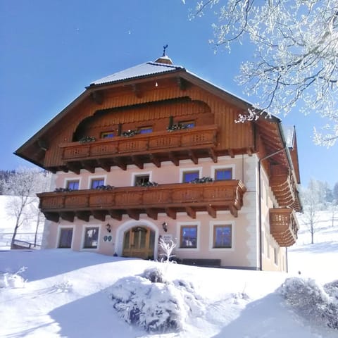 Property building, Facade/entrance, Winter