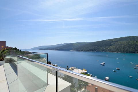 Property building, Balcony/Terrace, Seating area