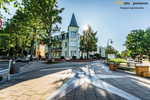 Property building, Day, Neighbourhood, Location