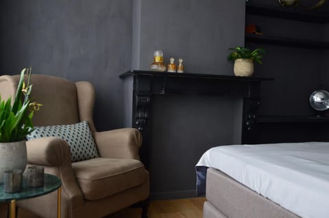 Photo of the whole room, Seating area, Bedroom