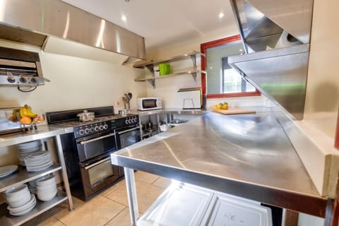 Property building, Kitchen or kitchenette, dishwasher, oven, toaster