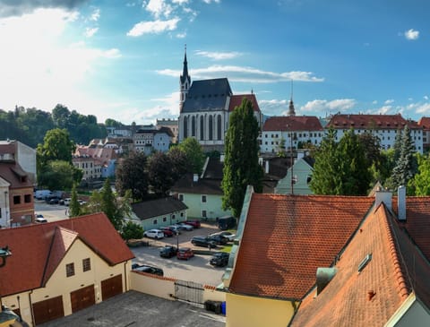 Property building, Neighbourhood, Bird's eye view, City view, Street view, Location, Parking
