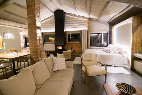 BBQ facilities, Garden, Hot Tub, Sauna, TV and multimedia, Kitchen or kitchenette, Living room, Spa and wellness centre/facilities, Other, Seating area, Dining area, Bedroom, Area and facilities, Area and facilities, Swimming pool