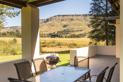 Patio, BBQ facilities, Mountain view