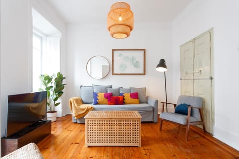 TV and multimedia, View (from property/room), Living room, Seating area, Family, furniture, heating, internet