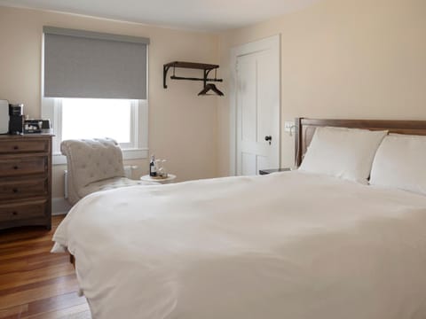 Lakehouse Inn Inn in Lenox