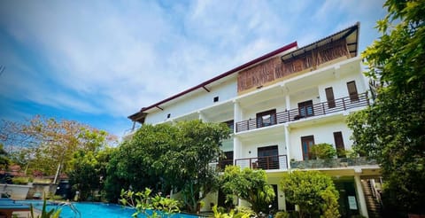 Property building, Spring, Day, Garden, Balcony/Terrace, Garden view, Pool view, Swimming pool