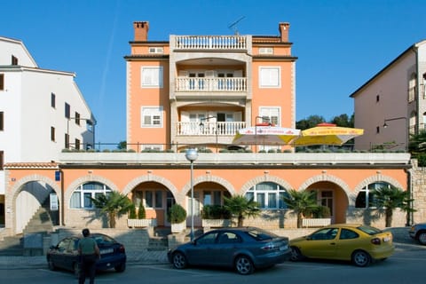 Property building, Facade/entrance, Day