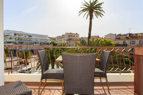 Property building, Balcony/Terrace