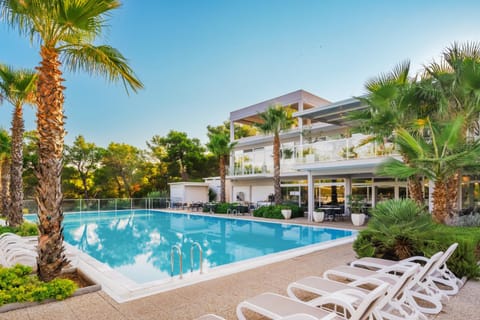 Area and facilities, Swimming pool