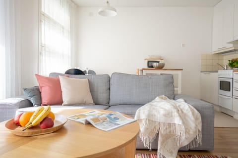 Day, Photo of the whole room