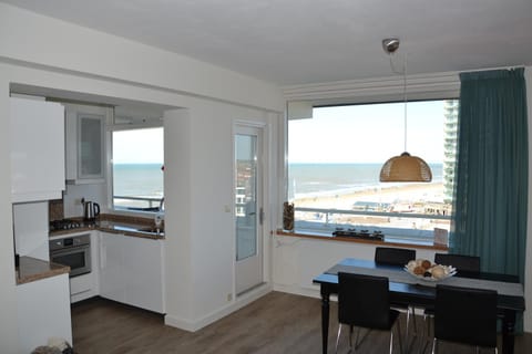 Kitchen or kitchenette, Dining area, Sea view