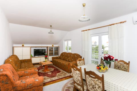 TV and multimedia, Living room, Dining area