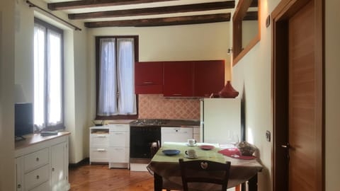 Kitchen or kitchenette, Dining area, stove