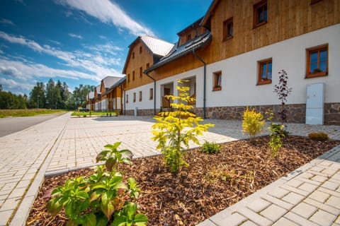 Property building, Facade/entrance, Summer, Internal: Not applicable to any particular room