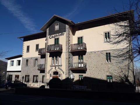 Property building, Facade/entrance, Winter