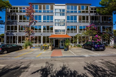 Facade/entrance, Day, Summer