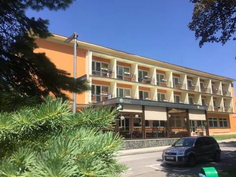 Property building, Facade/entrance, Off site, Summer, On site