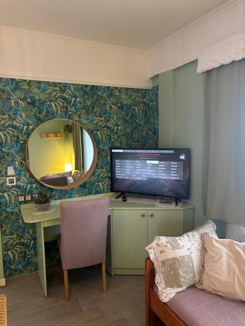 T H E BERLIN Studios and Suites Apartment in Decentralized Administration of Macedonia and Thrace