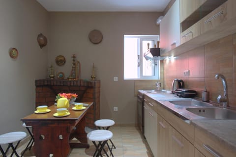 Kitchen or kitchenette, Dining area, Dinner, stove, kitchen