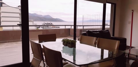 Balcony/Terrace, Dining area, Mountain view