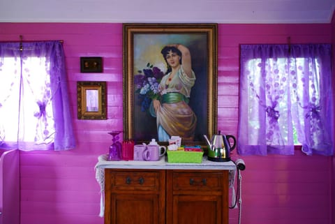 Coffee/tea facilities, Decorative detail, Bedroom