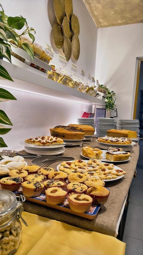 Food and drinks, Food, Continental breakfast, Italian breakfast