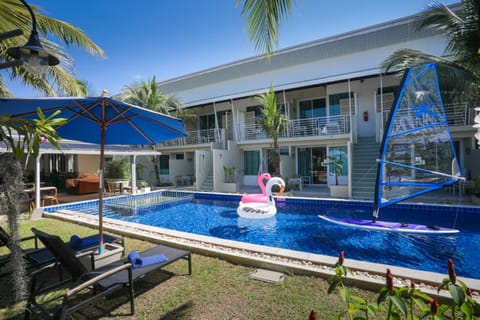 Day, Pool view, Swimming pool, sunbed