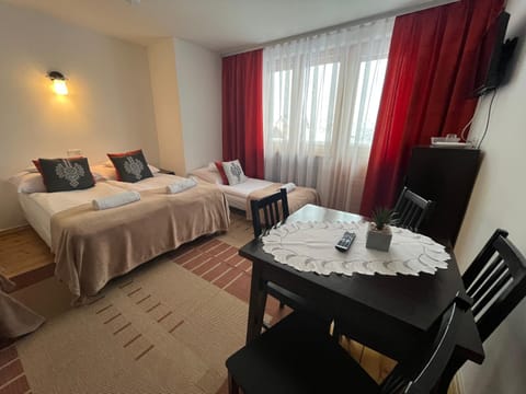 TV and multimedia, Photo of the whole room, Bedroom