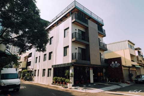 Property building, Neighbourhood