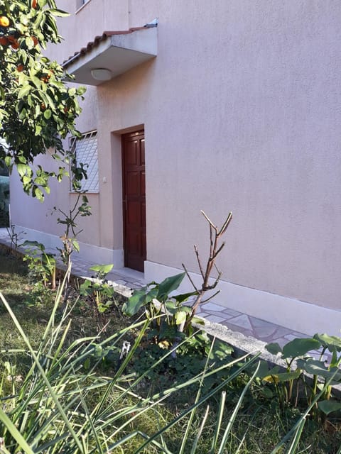 Property building, Day, Garden, Garden view