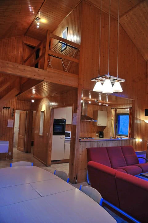 Kitchen or kitchenette, Living room, Photo of the whole room, Dining area