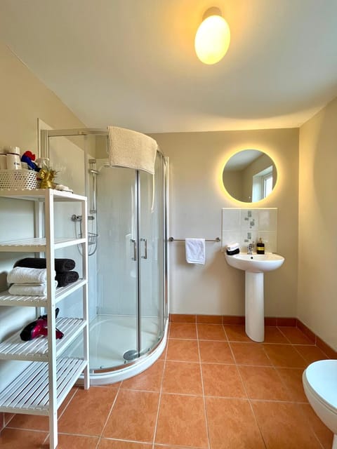 Hidden Hills Waterville - Private Farmhouse House in County Kerry