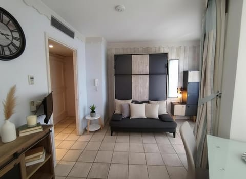 Living room, Photo of the whole room, Seating area