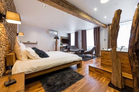 Hot Tub, Sauna, Living room, Other, Photo of the whole room, Decorative detail, Seating area