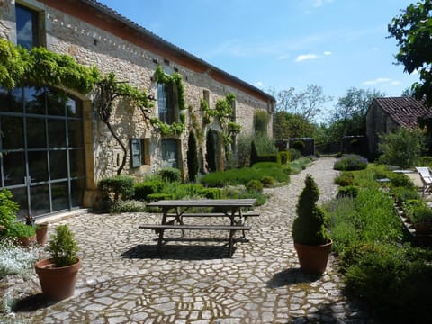 Property building, Facade/entrance, Garden