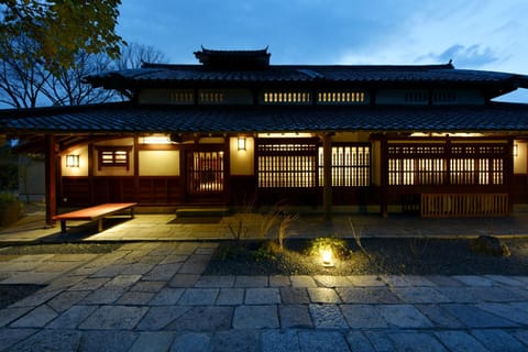 Property building, Restaurant/places to eat, Night