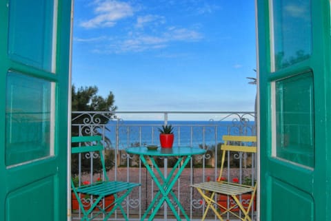 View (from property/room), Balcony/Terrace, Living room, Landmark view, Sea view