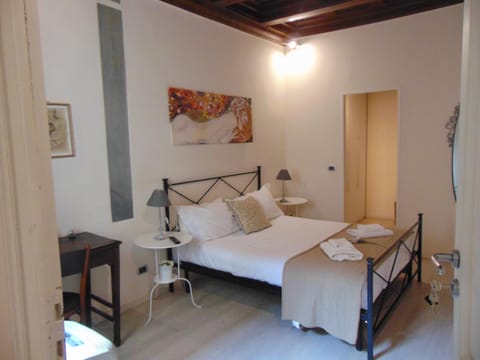 Bed, Other, Photo of the whole room, Decorative detail