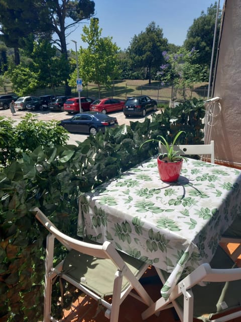 Garden view, Parking