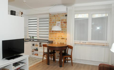 Communal lounge/ TV room, TV and multimedia, Dining area